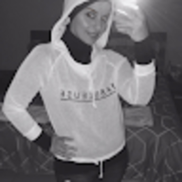 Meet your Posher, Fatima - Picture 1 of 1